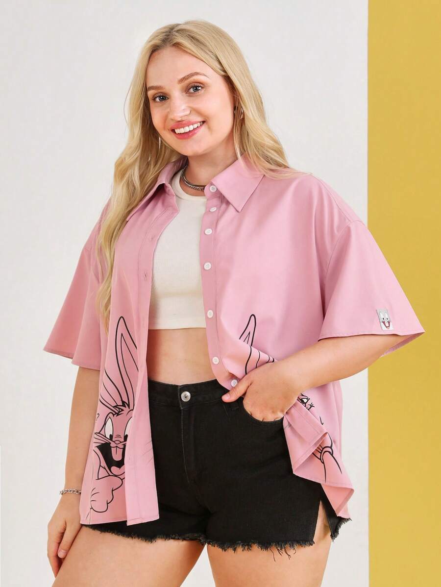 LOONEY TUNES X SHEIN Áo sơ mi Plus Size Nút phía trước Hoạt hình Slogan Giải trí - Bụi hồng - Xem 1