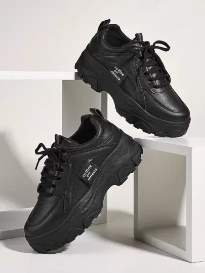 2025 Autumn Women's Thick Sole Breathable White Sneakers, Fashion Versatile Casual Sports Shoes For Students, White And Black Lace-Up Leather Waterproof Plus Size