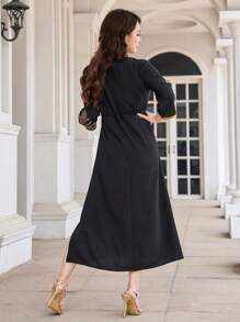 DAZY 花卉刺繡拼接邊下擺開叉連衣裙 - 黑色 - 查看 2