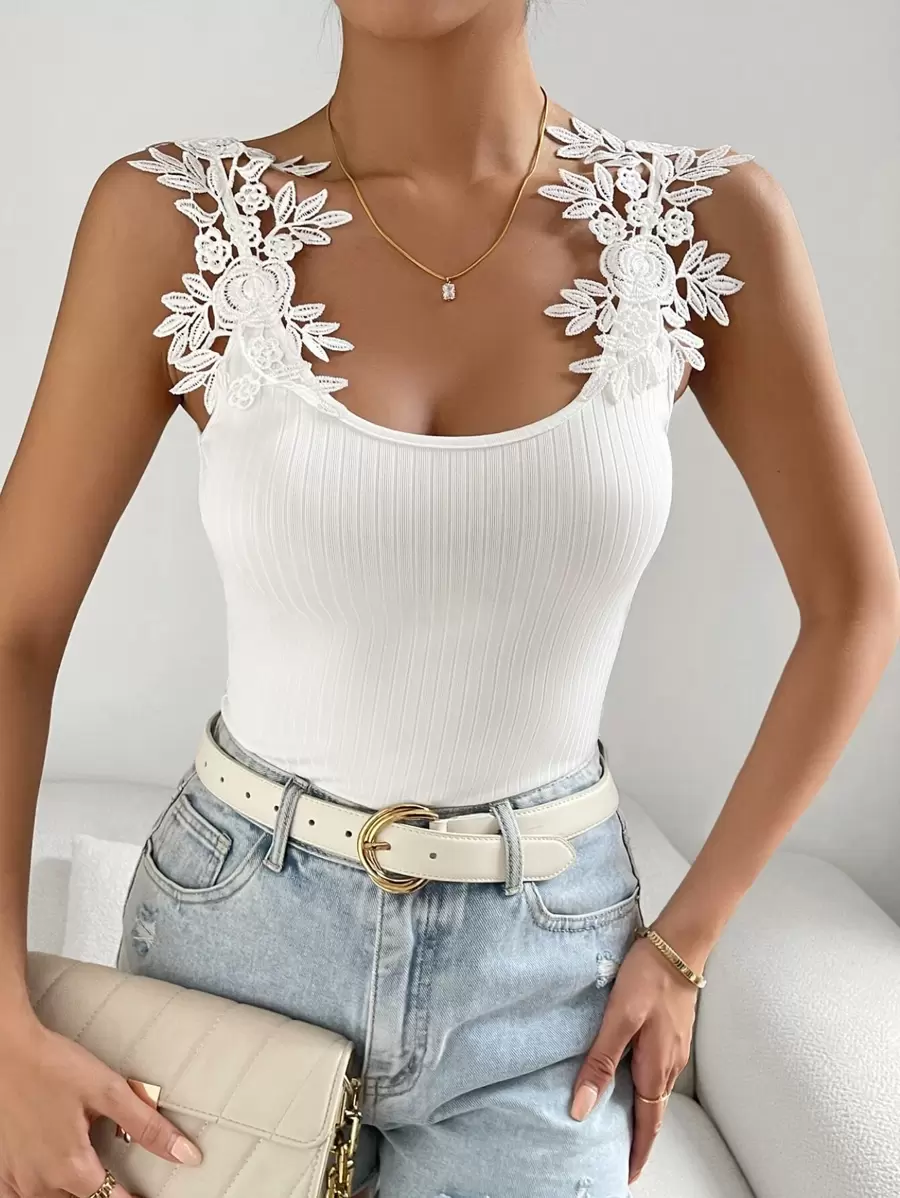 Chiquease 凸花蕾絲貼花條紋針織背心上衣 - 白色 - 查看 1