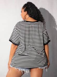 SHEIN CURVE+ 夏季加大条纹印花落肩 T 恤 - 黑與白 - 查看 2