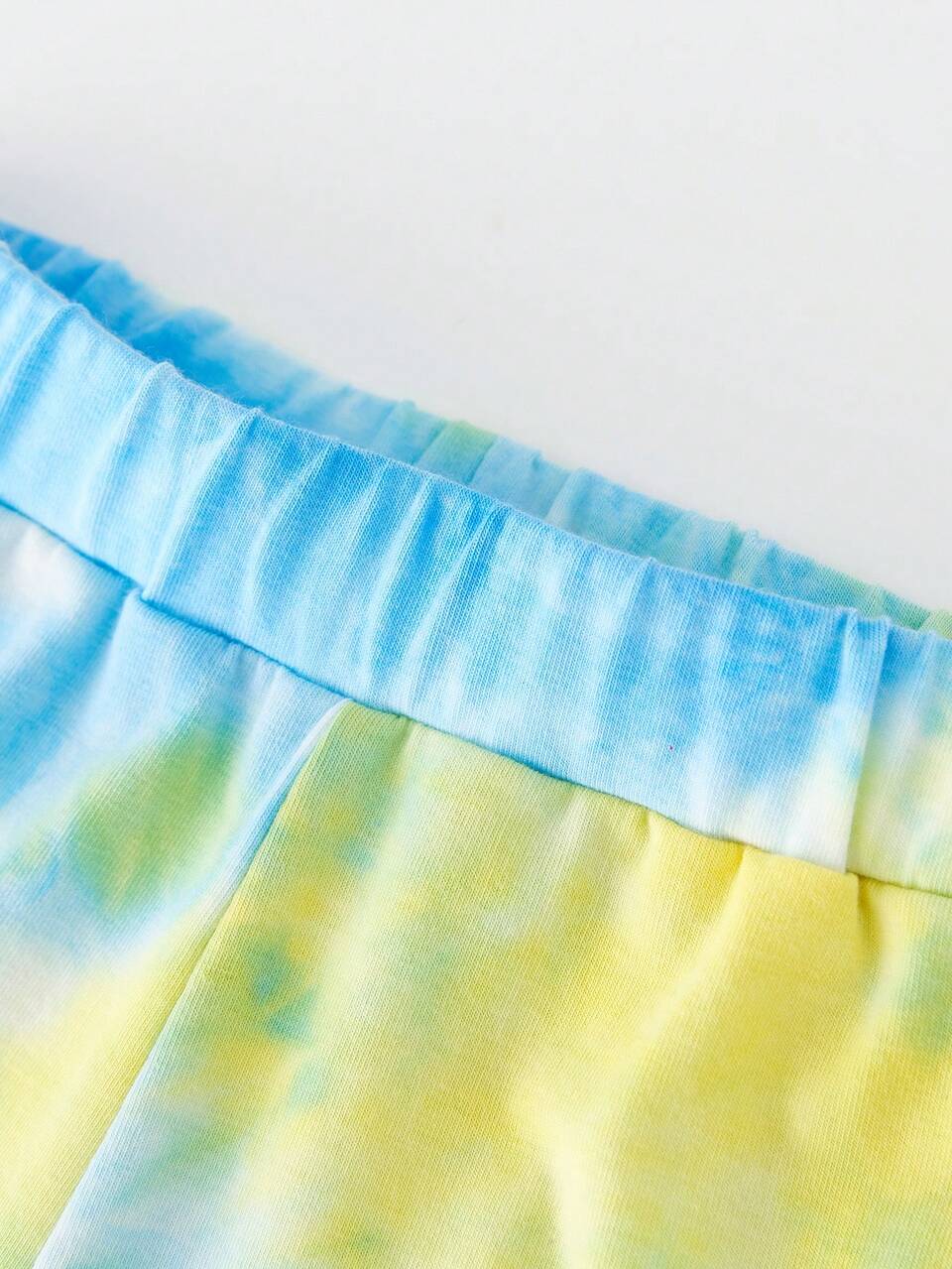 Tween Girl Tie Dye & Figure Graphic Tee & Shorts