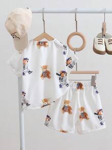 小男童小熊印花襯衫和短褲