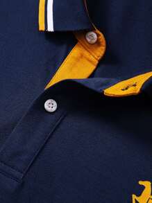 Manfinity Homme Camisa de polo gráfica con estampado de caballo para hombre, con ribetes de rayas, camisa casual de bloque de color azul oscuro para el esposo