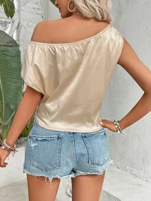 SHEIN Privé 不對稱領蝙蝠袖緞面襯衫 - 香檳色 - 查看 3