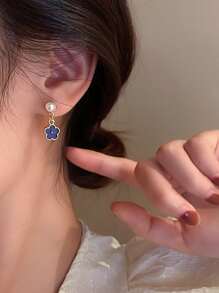 1 对简约优雅珍珠花耳钉，百搭设计 - 彩色 - 查看 4