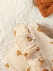 SHEIN Vintaside Kids 嬰兒女孩新生兒心形印花荷葉邊蝴蝶結前開襯衫連配件髮箍 - 杏色 - 查看 3