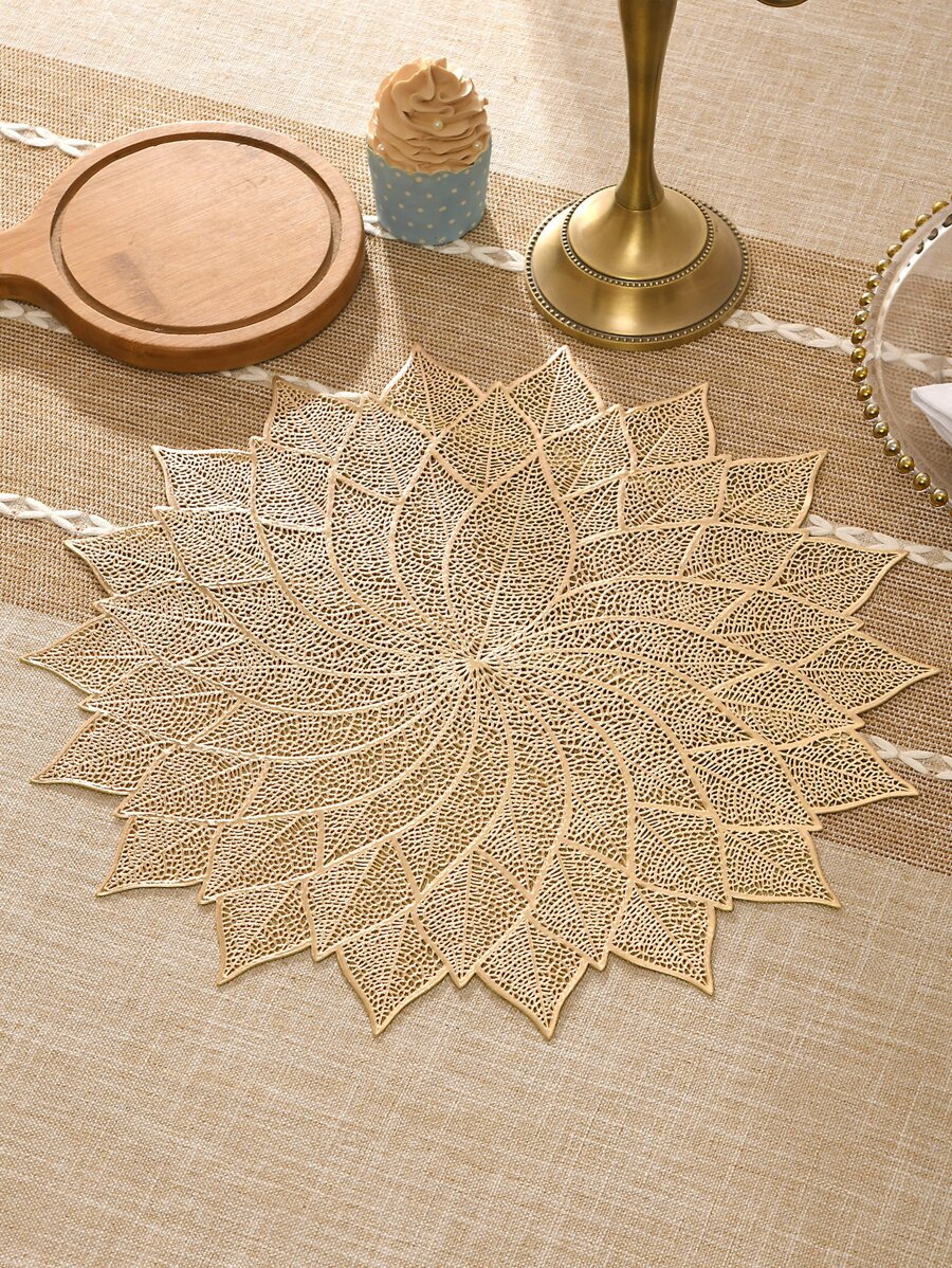 2入組銀色空心葉子和花卉圖案pvc餐墊和杯墊,可水洗,易清潔,防滑,耐高溫,優雅就餐桌面佈置,廚房桌墊,節日婚禮裝飾 - 金色 - 查看 1