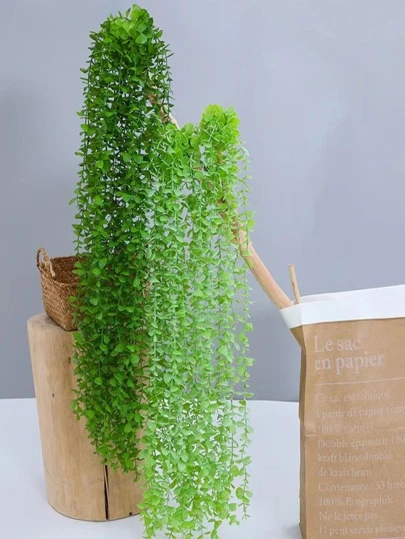 1 件人造叶藤，假植物