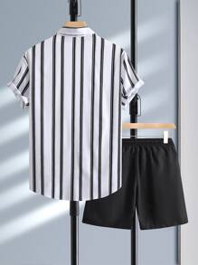 Manfinity RSRT Men Striped Shirt & Drawstring Waist Shorts Without Tee, Men Stripe Button Up Shirt Shorts Set, Men Two Pieces Casual Short Sets, Black And White Outfits Men Vacation, Men 2 Pieces Summer Outfits - Black and White - View 2