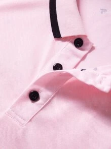 Manfinity Homme Áo thun có cổ Nam Tương phản ràng buộc Nút phía trước Lá thư Giải trí - Hồng - Xem 5