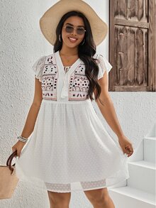 SHEIN VCAY 大碼幾何刺繡流蘇繫帶領蝴蝶袖圓點娃娃裙 - 白色 - 查看 6