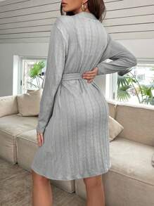 SHEIN Bata con cinturón unicolor cruzado - Gris Claro - Ver 2