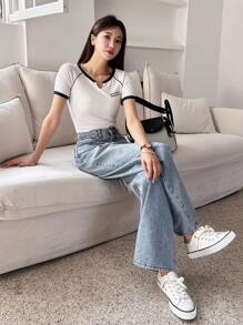 DAZY Letter Patched Contrast Binding Notched Neckline Raglan Sleeve Crop Tee - White - View 7