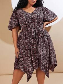 SHEIN CURVE+ 大碼碎花蝴蝶袖手帕下擺繫腰帶洋裝