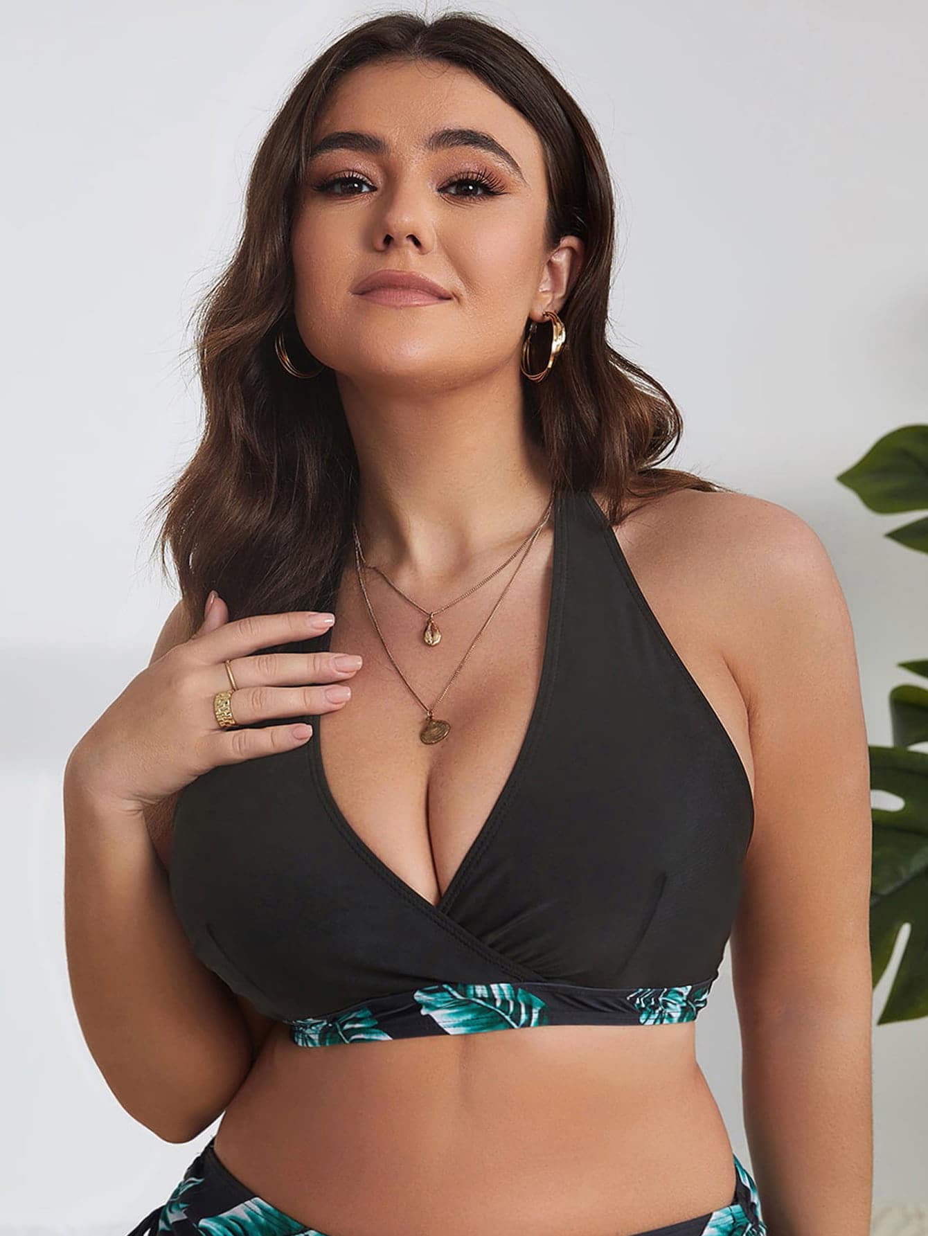 SHEIN Swim Curve Plus Tropical Print Halter Bikini Top - Black - View 1