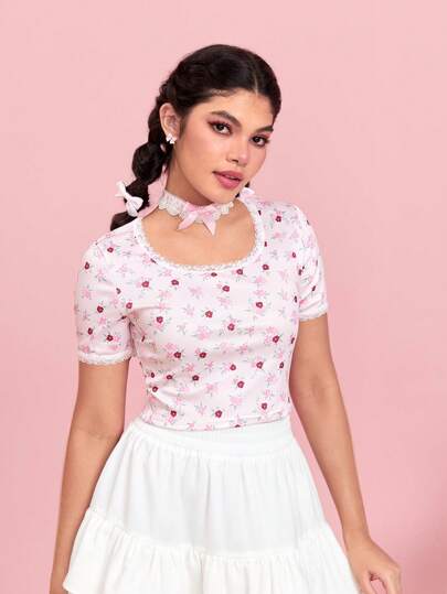 Camiseta con estampado floral ribete con encaje