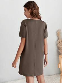SHEIN LUNE Vestido estilo camiseta unicolor con doble bolsillo - Marrón Chocolate - Ver 2