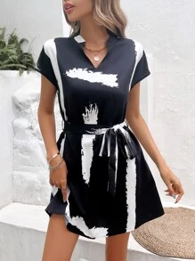 SHEIN Frenchy Đầm Thắt lưng Đồ họa Giải trí - Đen và trắng - Xem 5