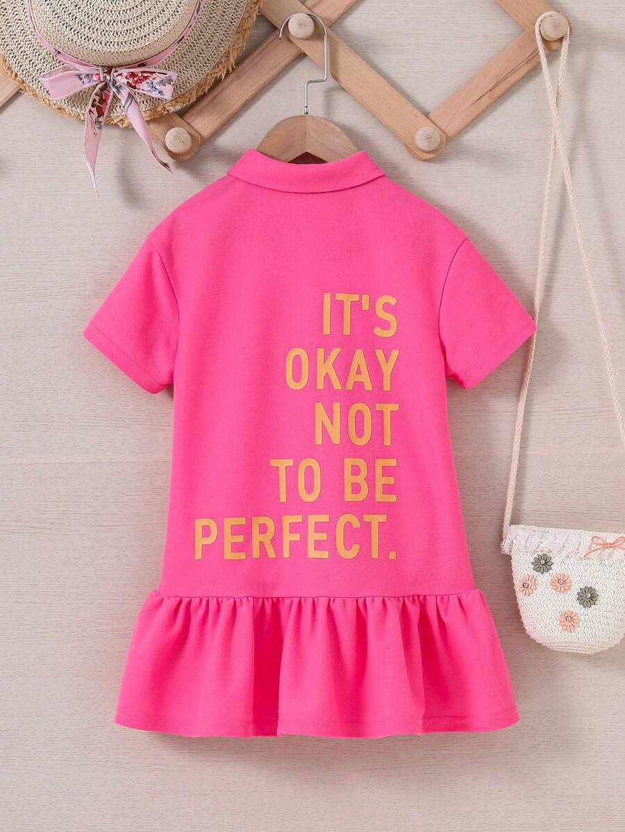 SHEIN Niñas Vestido con estampado de slogan bajo con fruncido - Rosa Fucsia - Ver 1