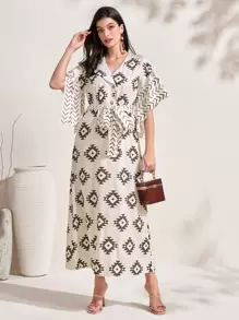 Al Najma 幾何印花蝙蝠袖腰帶土耳其長袍 - 杏色 - 查看 1