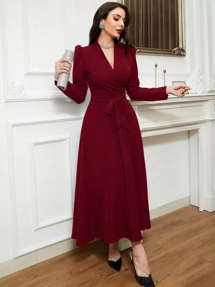 Modelyn Vestido largo de manga larga modesto con detalles de envoltura y cinturón, color rojo burdeos, vestido de noche largo - Burdeos - Ver 1