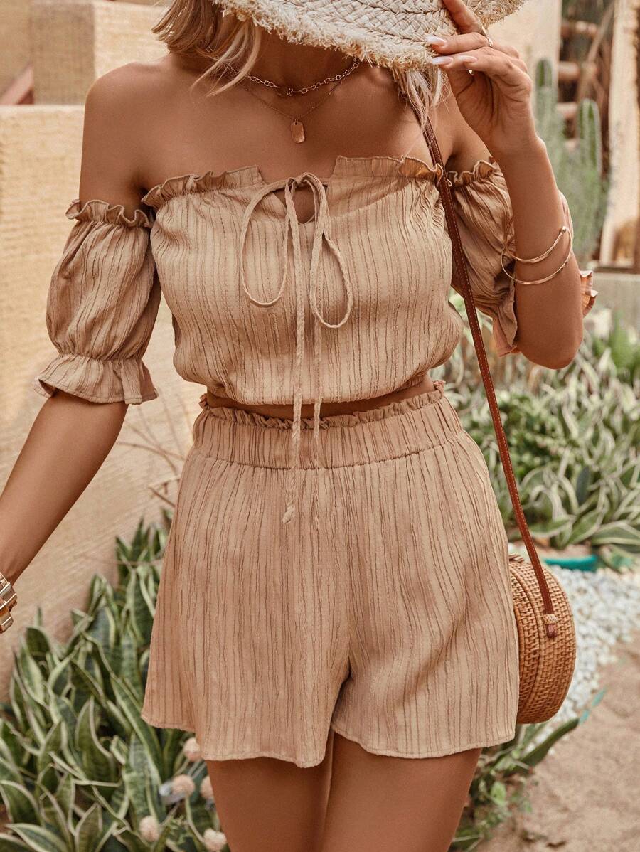 SHEIN VCAY 一字肩褶邊前繫帶上衣和短褲 - 卡其色 - 查看 1