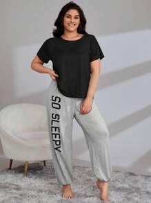 Conjunto de pijama con camiseta lisa y pantalón con gráfico de letra talla grande