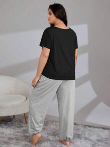 Conjunto de pijama con camiseta lisa y pantalón con gráfico de letra talla grande