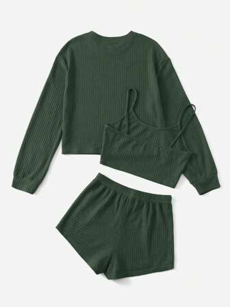 落肩 T 恤 & 吊带上衣 & 短裤休闲套装