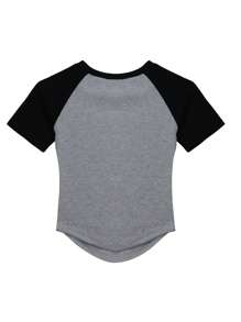 撞色拼接插肩袖短款T恤，适合休闲外出和约会