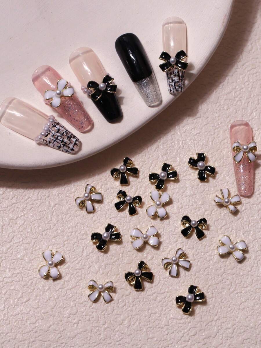16 件混合蝴蝶金属美甲装饰 DIY 美甲配件 美甲用品 美甲饰品 美甲宝石 - 黑與白 - 查看 1