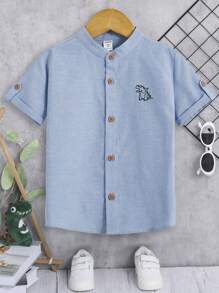 SHEIN 簡約卡通圖案袖扣裝飾編織立領大學風襯衫（適合年輕男孩）