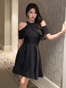 DAZY 素色荷葉邊挖肩連衣裙