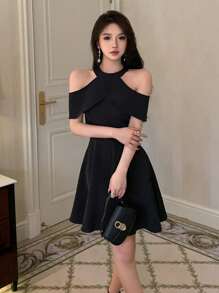 DAZY 素色荷葉邊挖肩連衣裙