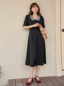 DAZY 花卉刺繡誇大領口泡泡袖連衣裙 - 黑色 - 查看 5