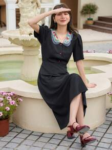 DAZY 花卉刺繡誇大領口泡泡袖連衣裙 - 黑色 - 查看 8