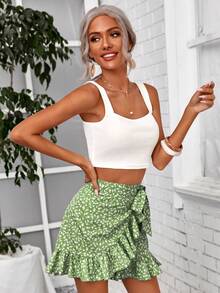 SHEIN Frenchy 吊帶短上衣和小碎花荷葉邊圍裹側打結半身裙 - 青檸色 - 查看 4