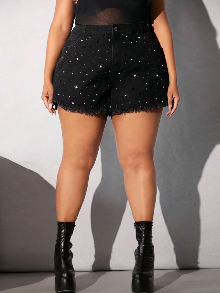 SHEIN CURVE+ Shorts en mezclilla con diseño de diamante de imitación bajo crudo - Negro - Ver 1