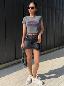 DAZY Letter Graphic Crop Tee - Grey - View 6