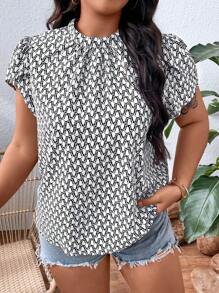 Calvaya 大碼滿版印花花瓣袖襯衫 - 黑與白 - 查看 3