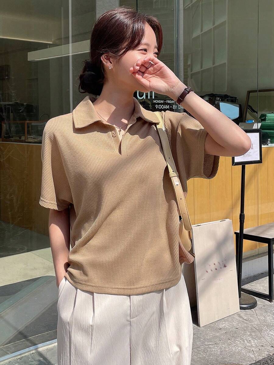 DAZY Áo thun nữ Nút màu trơn Giải trí - Màu Khaki - Xem 1