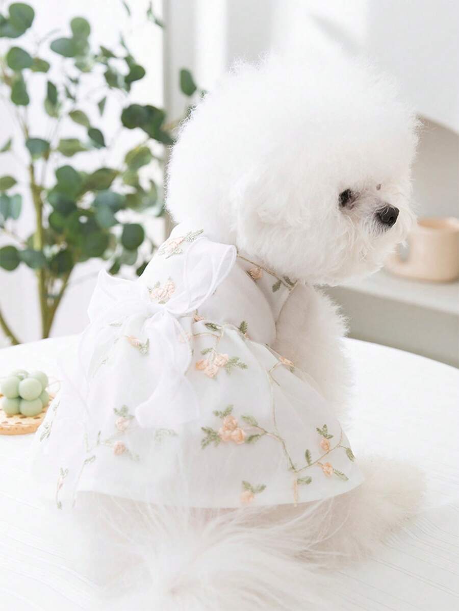 1入組花卉刺繡寵物連衣裙適用於狗狗和貓適合夏天 - 彩色 - 查看 1