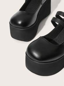 ROMWE Kawaii 搭扣裝飾瑪麗珍坡跟鞋