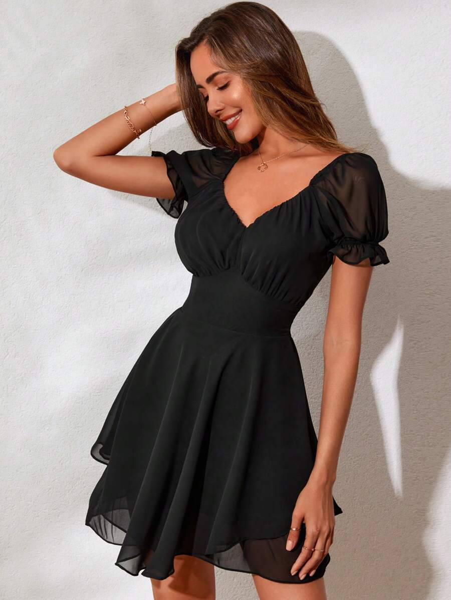 RueChic Sweetheart Neck Flounce Sleeve Ruched Bust A-line Dress - màu đen - Xem 1