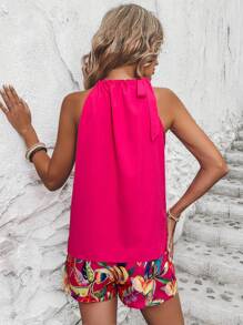 SHEIN VCAY 素色吊脖襯衫和熱帶圖案短褲 - 彩色 - 查看 2