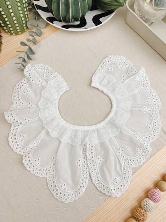1 st Baby Eyelet Broderi Pilgrimsmussla Trim Bib