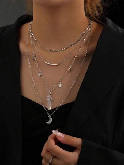 سلسال بقلادة قمر ونجوم