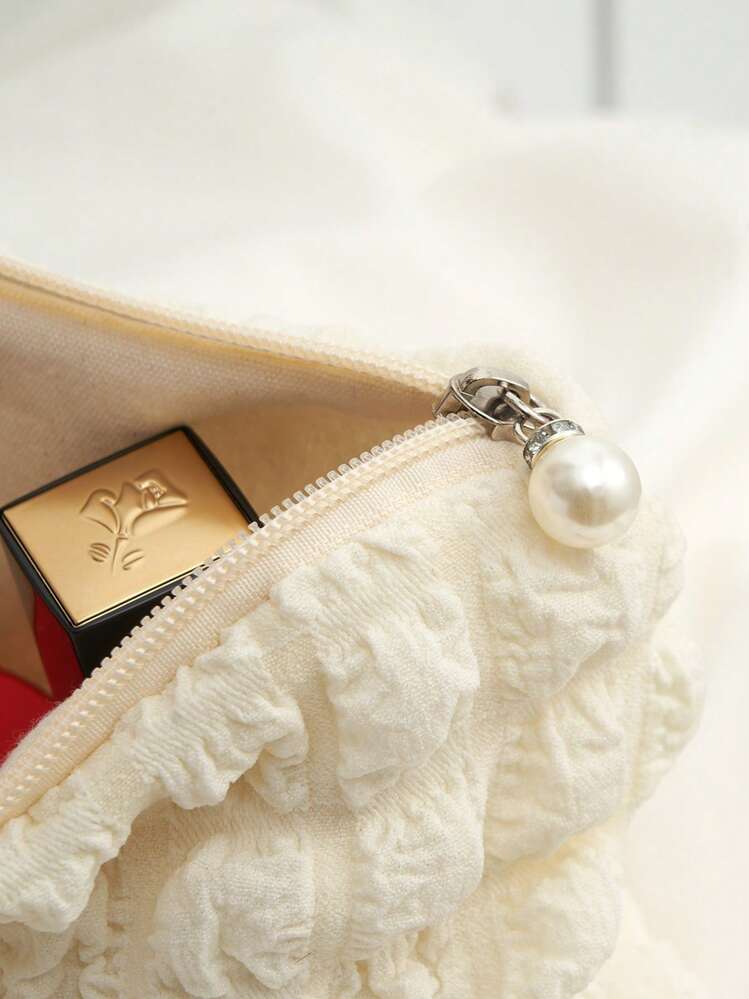 1个米色褶皱压花化妆包，柔软材质，可爱日常化妆包，带小珠子拉链，适合女性和女孩，化妆包，化妆袋，护肤包，洗漱包，收纳袋，旅行必备，邮轮必备，宿舍必备，婚礼伴娘礼物，妈妈礼物，生日礼物，送给朋友和老师的礼物，家居装饰，浴室客厅卧室装饰，浴室收纳，珠宝收纳，唇油收纳，指甲油收纳，化妆品收纳，化妆盒，化妆旅行洗漱包，必备礼物，收纳，拉链配件，指甲包，房间装饰，包包，化妆包，梳妆台，旅行，化妆包，旅行必备，收纳，收纳，旅行必备，化妆品收纳，化妆包，洗漱包，桌面收纳，化妆品包，化妆袋，化妆品收纳，梳妆台配件，化妆品化妆包、化妆袋、化妆收纳包、化妆品包、旅行必备、大容量、大号化妆包、女士礼物、圣诞礼物、女士礼物创意 - 米色 - 查看 3