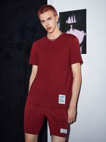 Manfinity RebelGame 1入組字母圖案T恤和1入組腰部抽繩短褲 - 酒紅色 - 查看 3